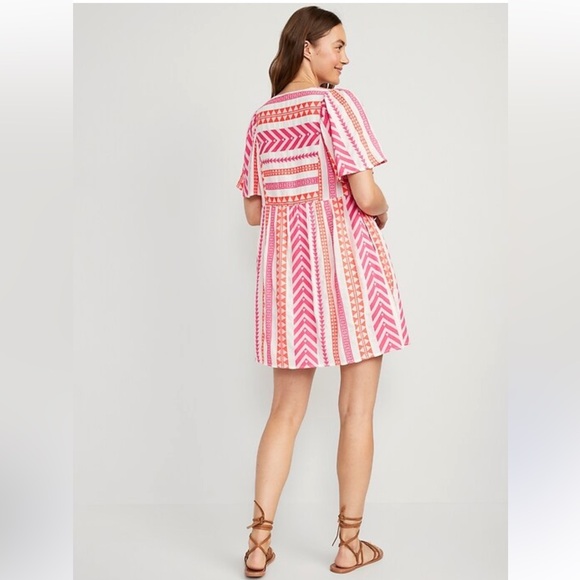 Old Navy Dresses & Skirts - V-Neck Mini Swing Dress | Old Navy| Pink Orange Geometric Pattern Women’s Sz M